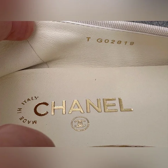 CHANEL 2025K ECRU BEIGE GOLD TWEED BALLET FLATS SIZE 39. New box dust bags - Picture 8 of 16